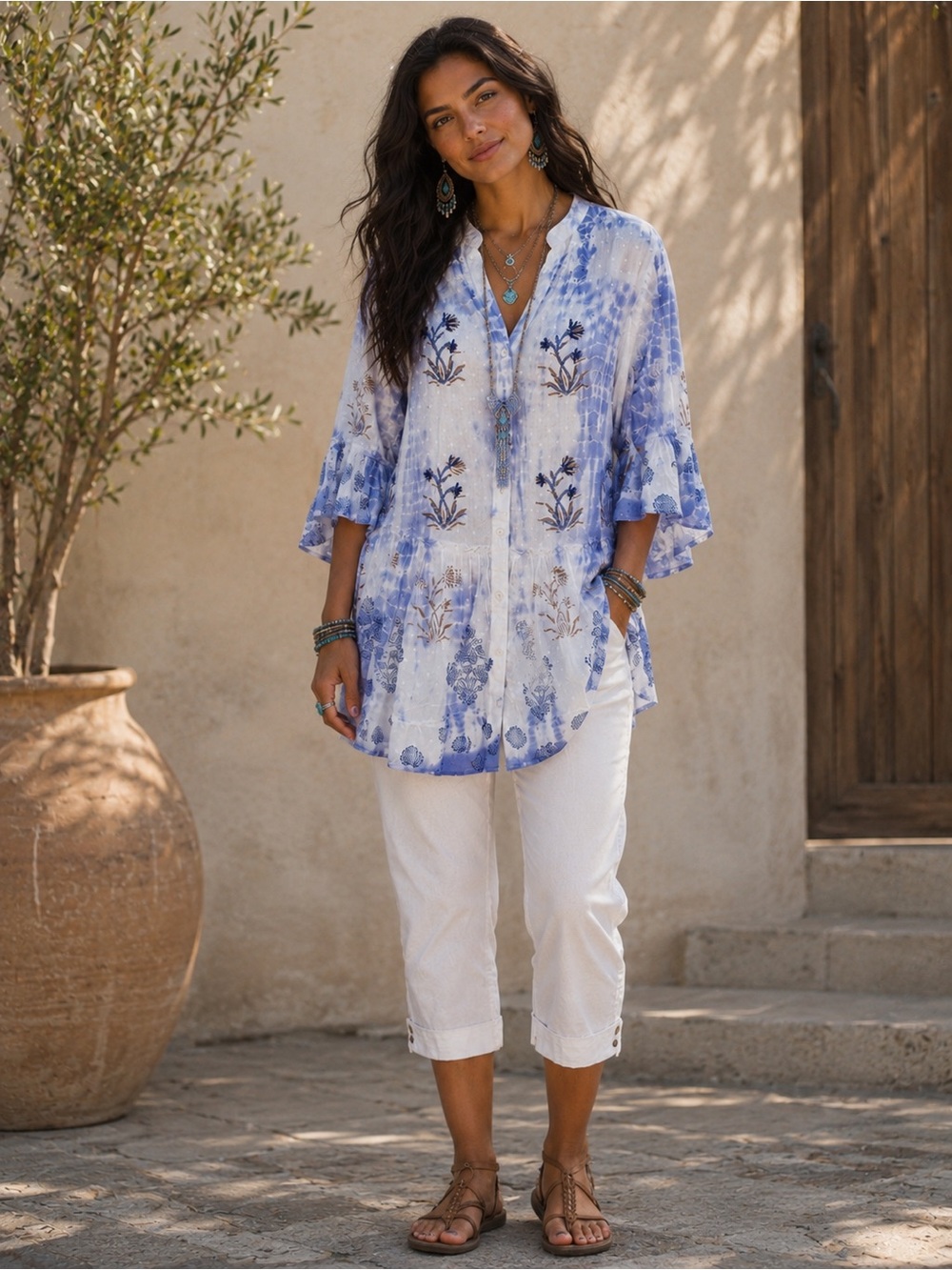 H173 NWT Sacred Threads S/M ptp22 Blue and White Floral V-Neck Tunic Top